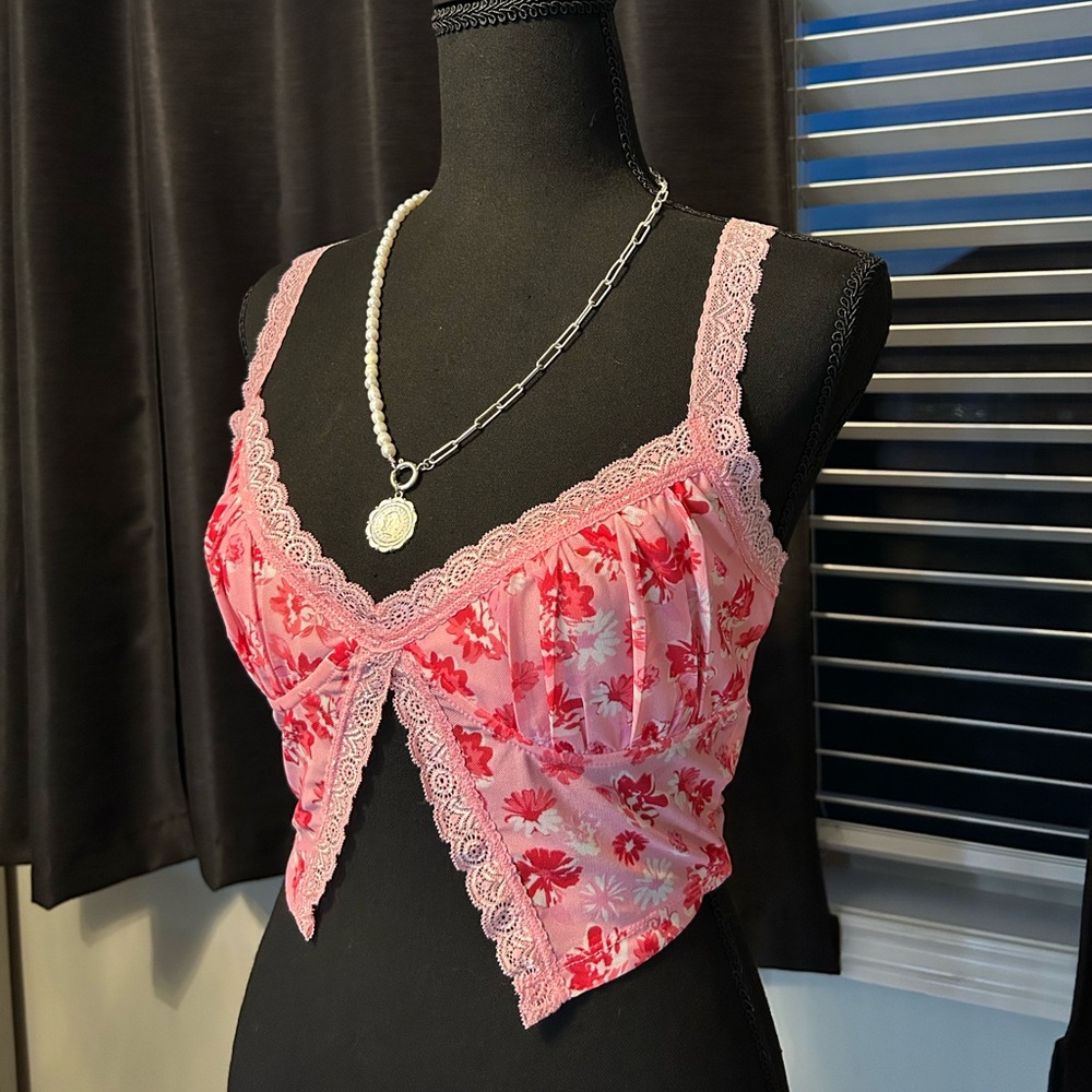 Pink floral crop top with lace trim, adjustable back #croptop